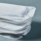 Nahaufnahme der Bio-Wochenbetteinlagen von the weeks