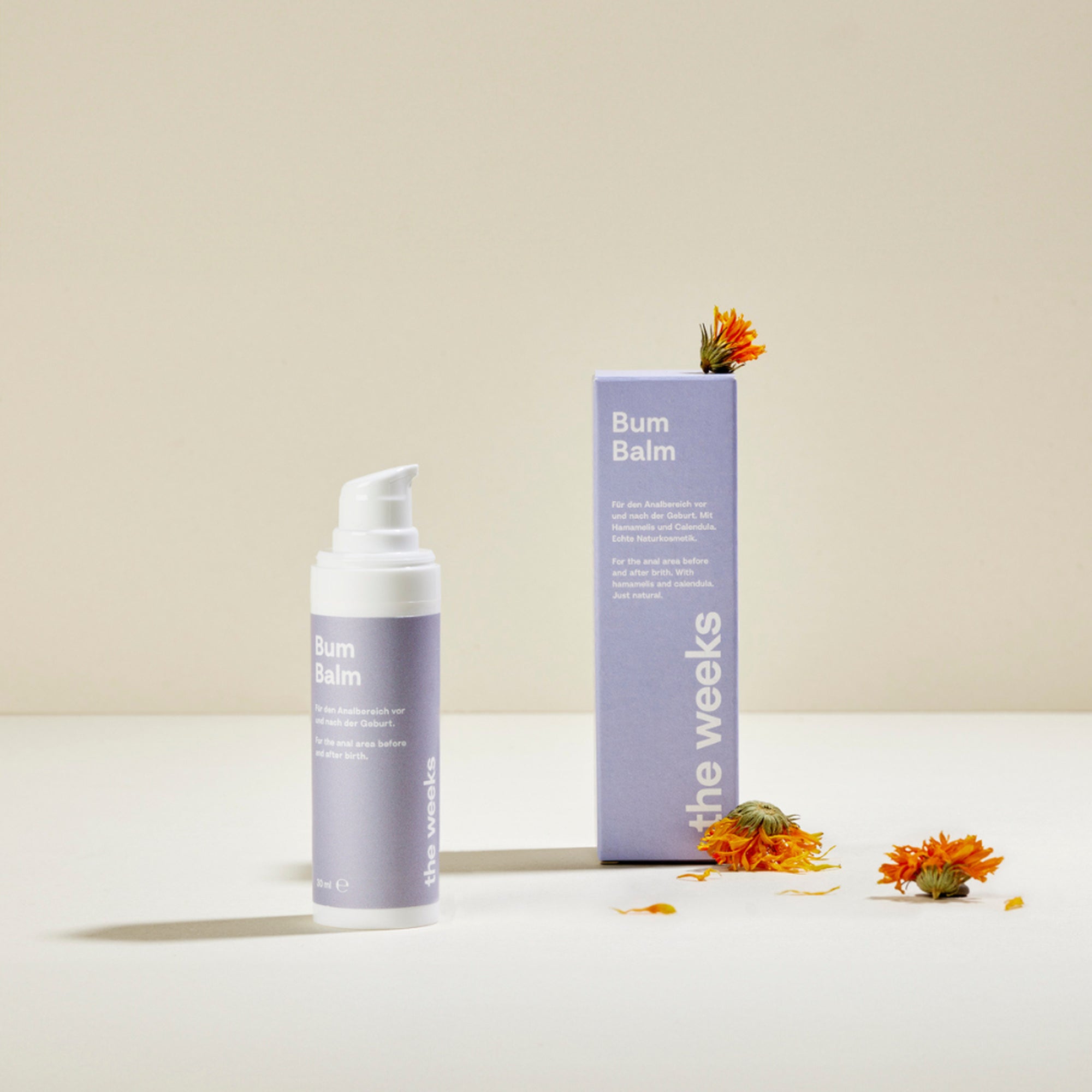 Schachtel und Dispenser mit Calendulablüten von der Analpflege Bum Balm von the weeks