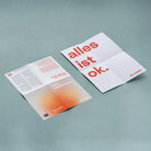 Wochenbettposter Vprderseite mit Text und Rückseite mit "alles ist ok."